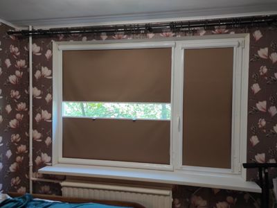 Рулонные шторы снизу-вверх и сверху-вниз на одной створке